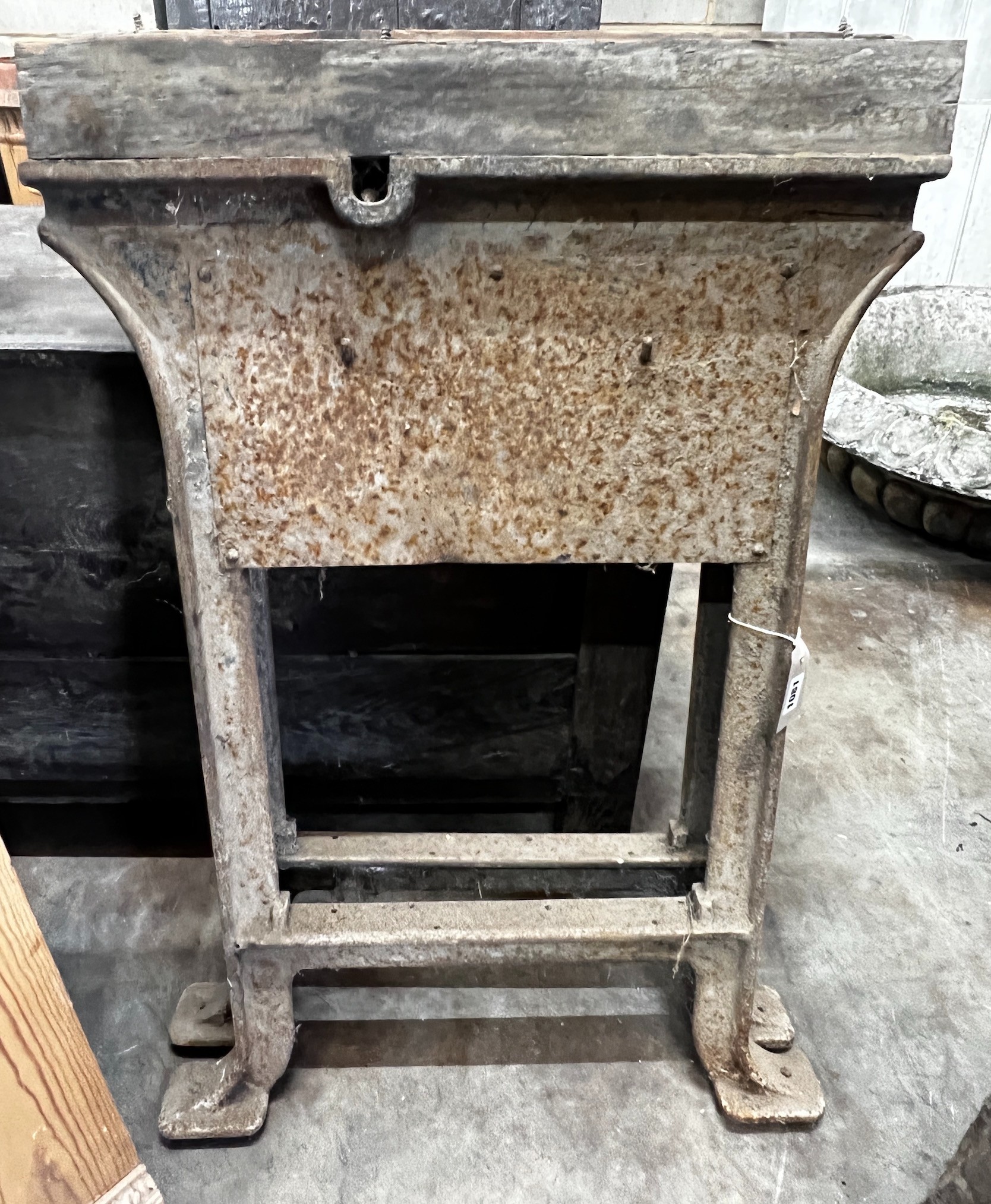 A pair of Victorian cast iron trestle supports, width 57cm height 88cm